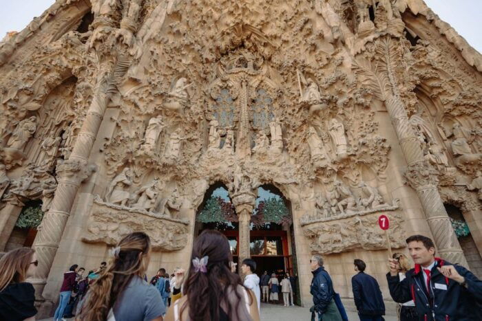 Barcelona: Sagrada Familia Tour W/Skip-The-Line Entry Ticket - Practical Information for Your Visit