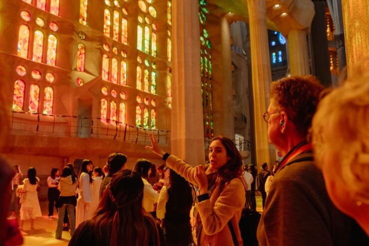 Barcelona: Sagrada Familia Tour W/Skip-The-Line Entry Ticket - Activity Description