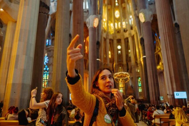 Barcelona: Sagrada Familia Tour W/Skip-The-Line Entry Ticket - Meeting Point
