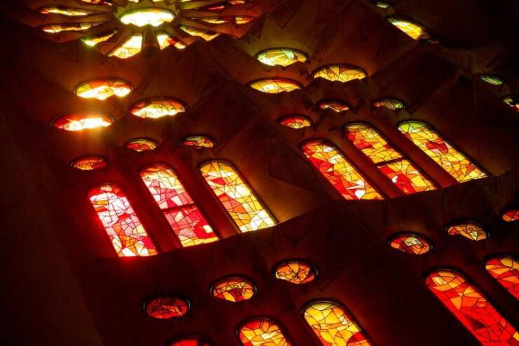 Barcelona: Sagrada Familia Tour With Optional Extras - Architecture and Design
