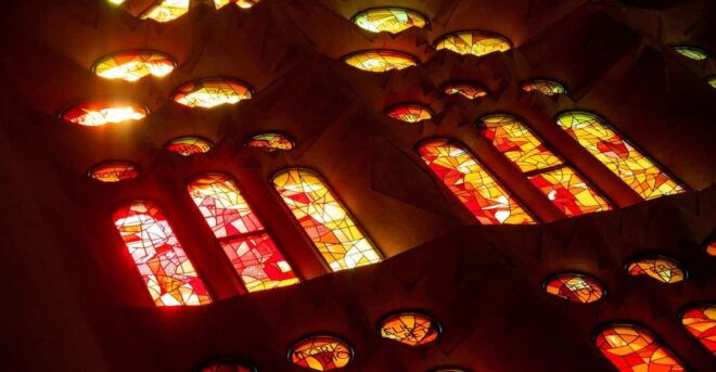 Barcelona: Sagrada Familia Tour With Optional Extras - Interior Access and Viewing