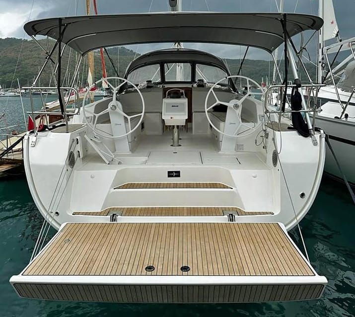 Barcelona: Sailing and Sailing for 6 Hours During the Day. - Pricing and Booking