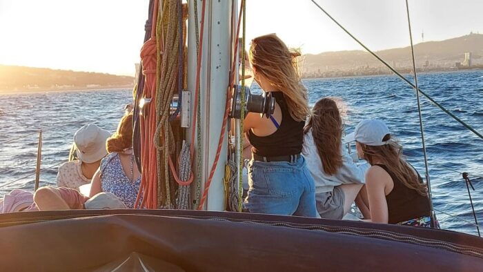 Barcelona Sailing Tour Drinks, Snacks Swim & Stunning Views - Tour Duration and Flexibility