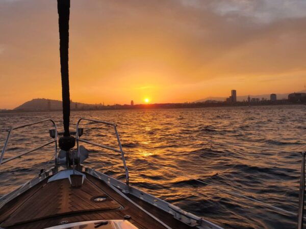 Barcelona: Sailing Tour With a Glass of Cava - Customer Reviews