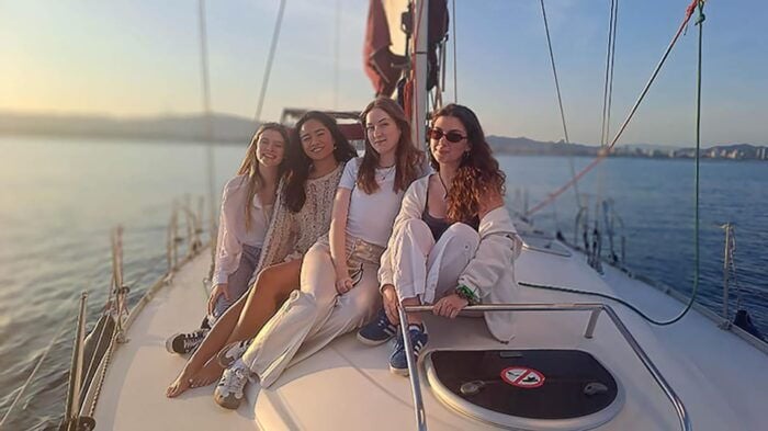 Barcelona: Sailing Tours With a Local Captain, Drinks, and Snacks - Tour Highlights and Key Features