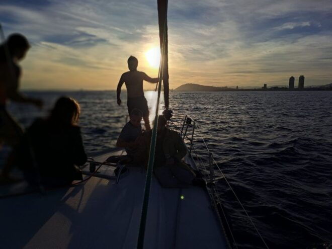 Barcelona: Sailing Tours With Drinks and Appetizers. - Private Group Option