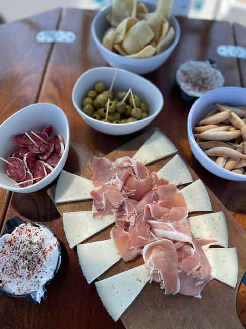 Barcelona: Sailing with Open Bar, Catalan Snack & Swim Stop - FAQ