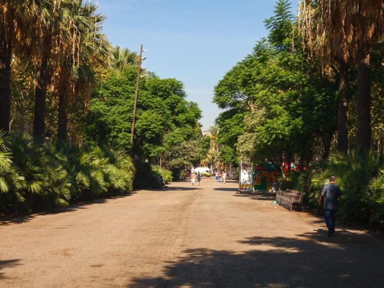 Barcelona: Sensations Tour of the City - Exploring El Raval