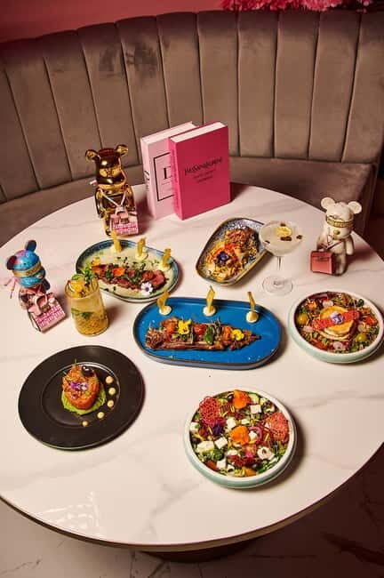 Barcelona: Sensory Dinner Signature Cocktail and Live Show - An In-Depth Look at the Experience