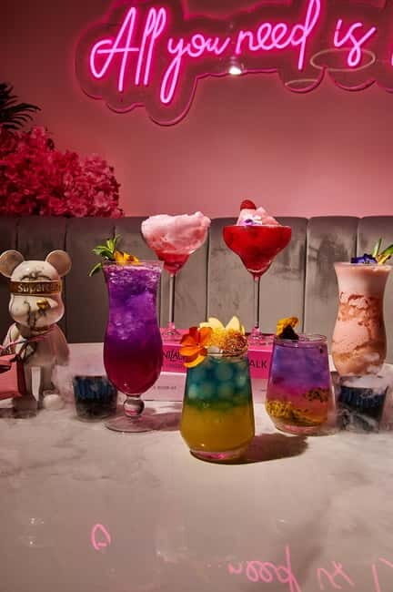 Barcelona: Sensory Dinner Signature Cocktail and Live Show - Frequently Asked Questions