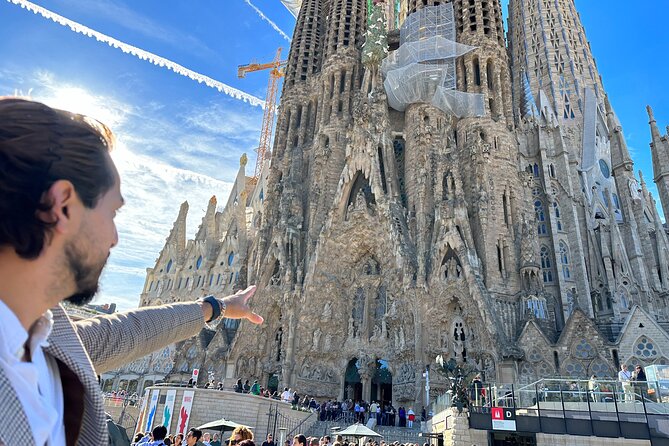 Barcelona Skip the Line Sagrada Familia & Parc Guell Private Tour - Highlights of Park Guell