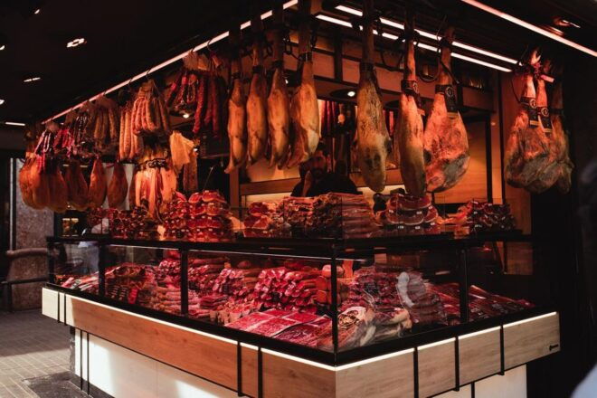 Barcelona: Small Group Gothic & Tapas Walking Tour - Important Information