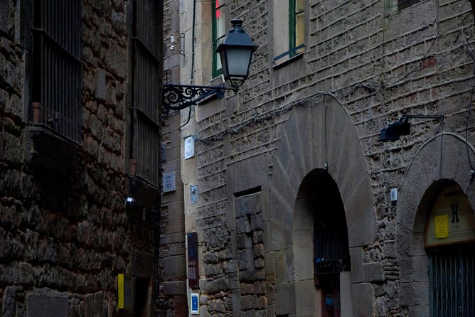 Barcelona, Stories and Legends of the Gothic Quarter, With Tapas. - Exploring the Gothic Quarter: A Historical Journey