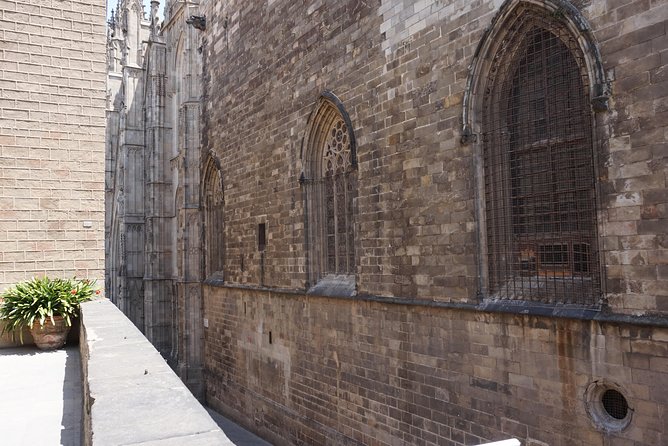 Barcelona, Stories and Legends of the Gothic Quarter, With Tapas. - An Evening of Pintxos Delights