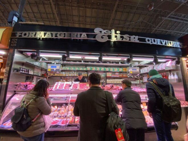 Barcelona: Street Food & Sightseeing Tour With Local Market - Meeting Point