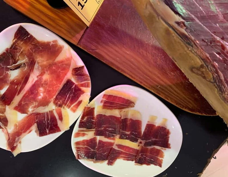 Barcelona Street Food Tour: Boqueria Market & Barrio Gotico - Strolling Through Historic Streets