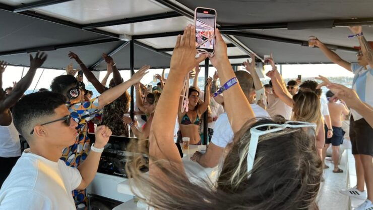 Barcelona: Sunset Boat Party With Pre-Party, Drinks & Snacks - Experience Highlights