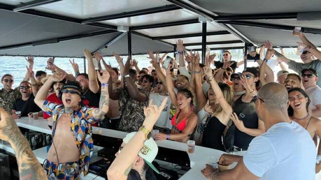 Barcelona: Sunset Boat Party With Pre-Party, Drinks & Snacks - Food and Drinks