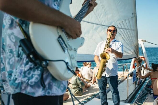 Barcelona: Sunset Catamaran Cruise With Live Music - Inclusions