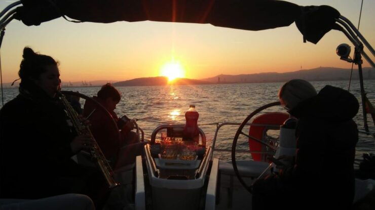 Barcelona: Sunset Live Sax and Sailing Experience - Experience Highlights
