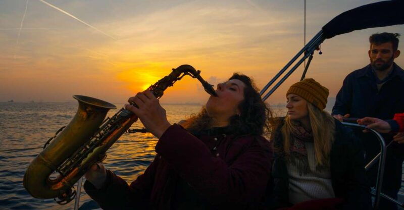Barcelona: Sunset Live Sax and Sailing Experience With Tapas - Highlights of the Experience