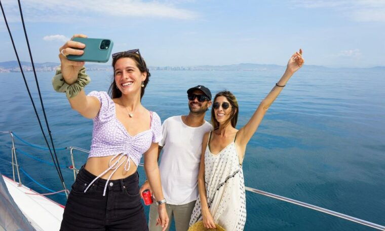 Barcelona: Sunset or Day Catamaran Cruise With Tapa & Drink - Discover the Catamaran and Its Features