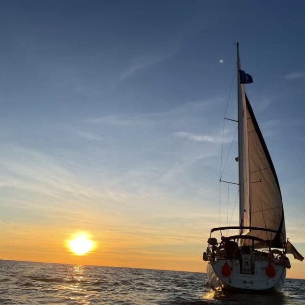 Barcelona Sunset Sailing With Yacht Sashi - Wheelchair Accessibility
