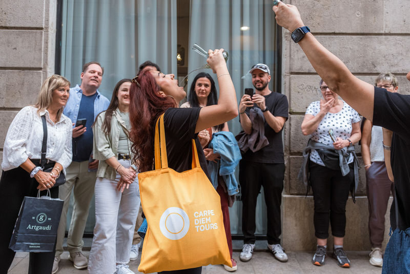 Barcelona Tapas & Drinks Walking Tour in El Born - What the Price Covers