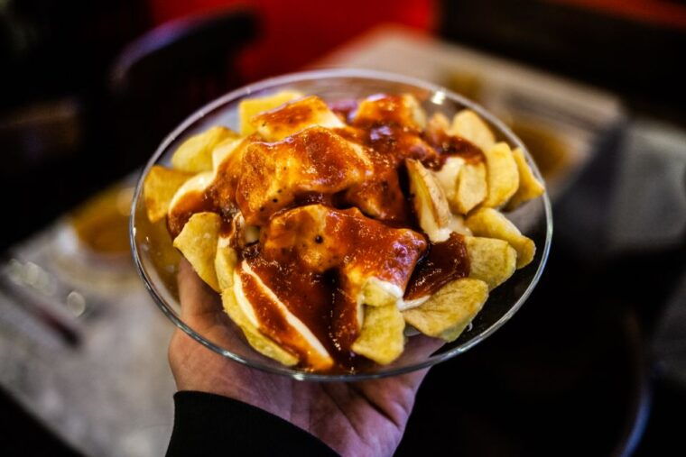 Barcelona: Tapas Food and Wine Tour in La Barceloneta - Meeting Point and Important Information