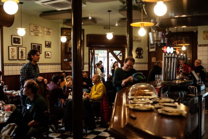 Barcelona: Tapas Food and Wine Tour in La Barceloneta - Exploring La Barceloneta: A Historic Fishing Village
