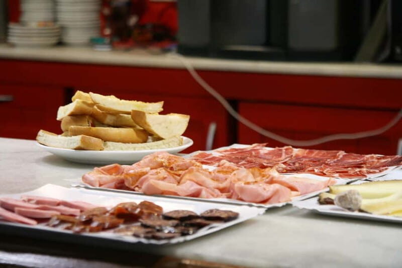 Barcelona Tapas Tastings Food Crawl Walking Tour & VIP Entry - Why This Tour Is Worth Considering