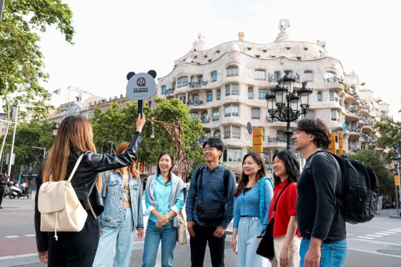 Barcelona: The 3 Gaudí Houses Tour - Itinerary