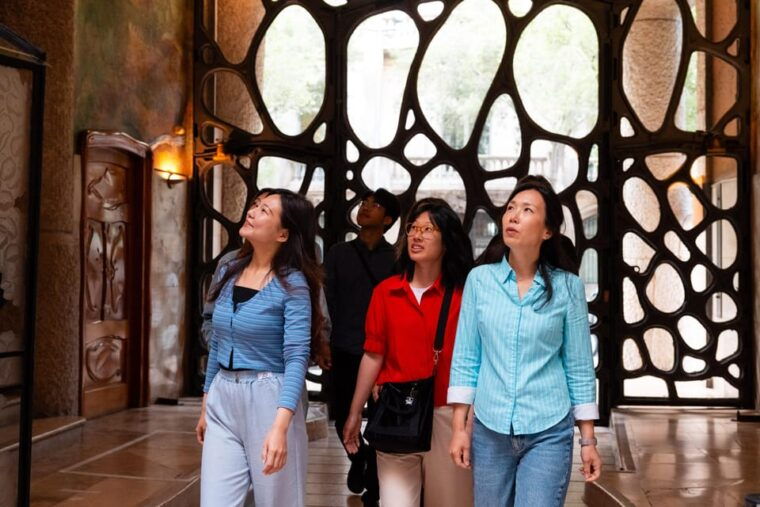 Barcelona: The 3 Gaudí Houses Tour - Highlights