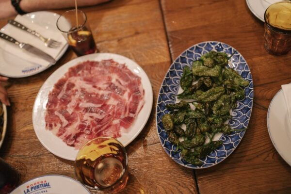 Barcelona: Tipsy Tapas Food Crawl Walking Tour With Tastings - Tour Guide and Customer Feedback