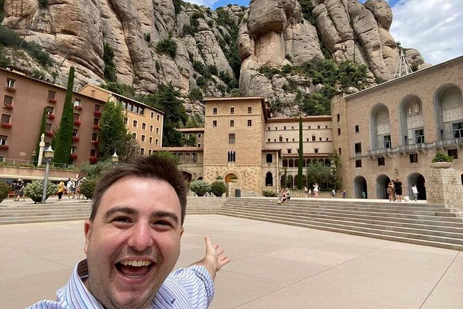 Barcelona to Montserrat: Guided Tour & Return Bus Transfers - Meeting and Pickup Details