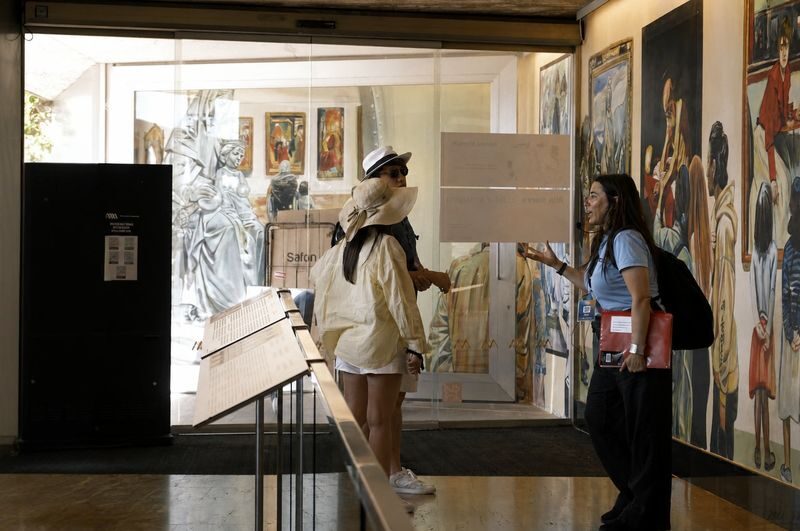 Barcelona to Montserrat Monastery & Museum Day Tour - Booking advice: make the choice for the guide and the culture