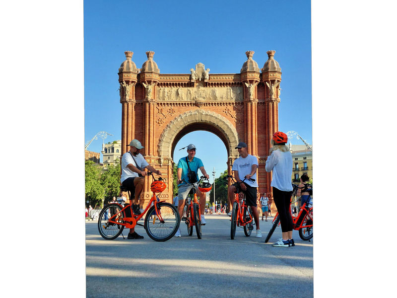 Barcelona Top 20 Bike & E-Bike Tour with Local Guide - What to know before you book