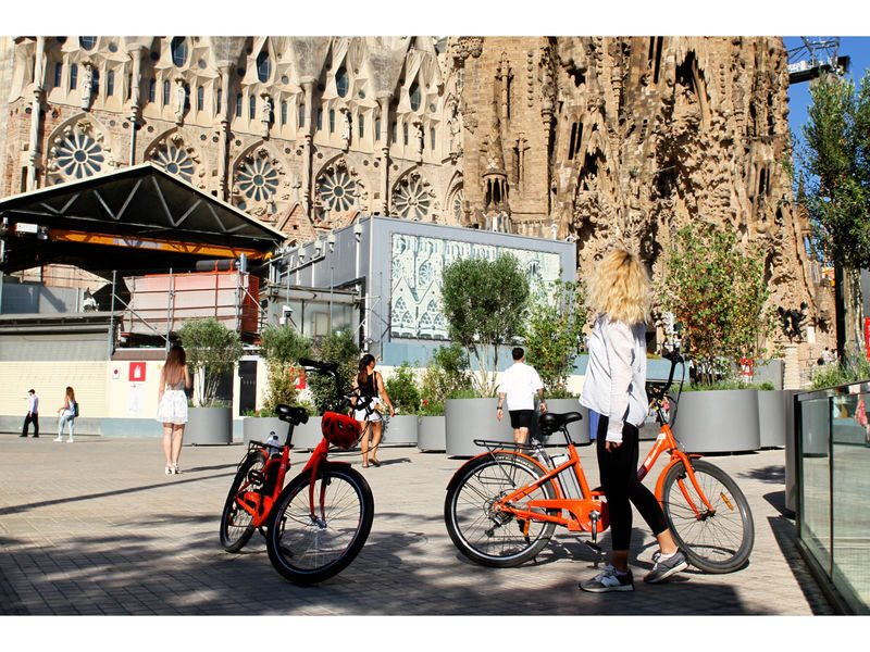 Barcelona Top 20 Bike & E-Bike Tour with Local Guide - Timing, meeting point and practical details