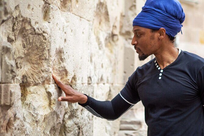 Barcelona Tour And Photoshoot in Gothic Quarter - Who Will Love This Tour?