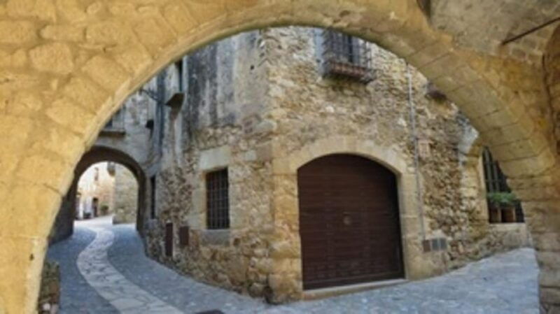 Barcelona: Tour Besalú, Peratallada, and Pals - Strolling Through Besalús Historic Jewish Quarter