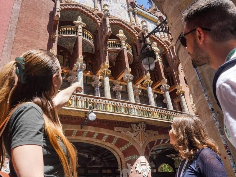 Barcelona Tour: Montjuic Cable Car & Gothic Walking Tour - Itinerary Highlights