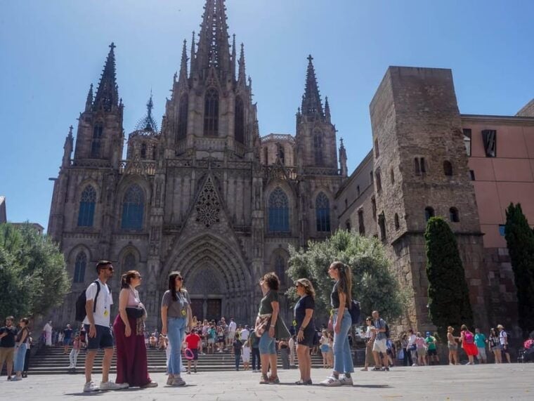 Barcelona Tour: Montjuic Cable Car & Gothic Walking Tour - Bus/Coach Tour