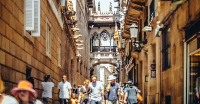 Barcelona Tour: Walking 6 Hours - Sagrada Familia