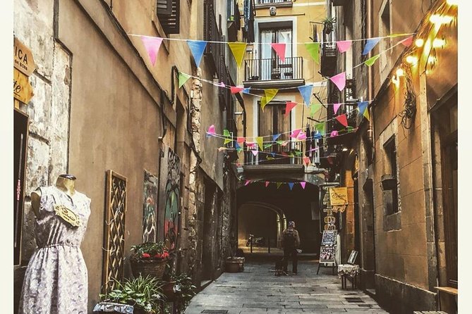 Barcelona Versteckte Schätze: Stadtrundgang Durch Das Gotische Viertel Auf Deutsch. - Meeting and Pickup