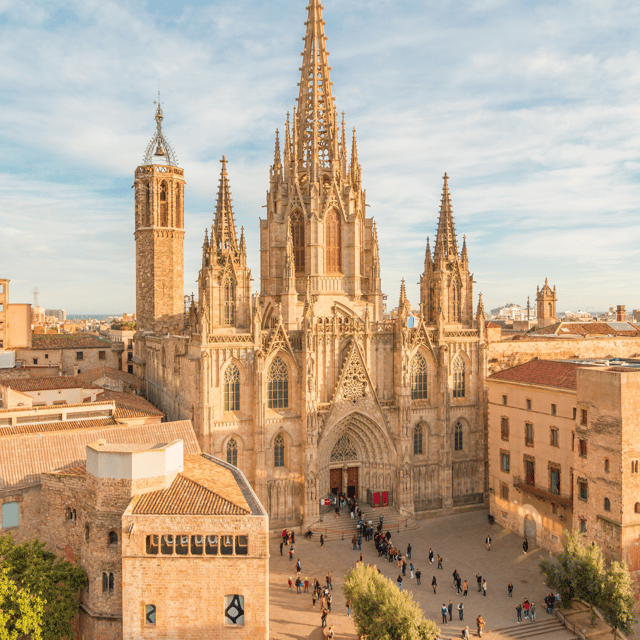 Barcelona: Walking Tour of the Gothic Quarter and Boat Ride - Itinerary Details