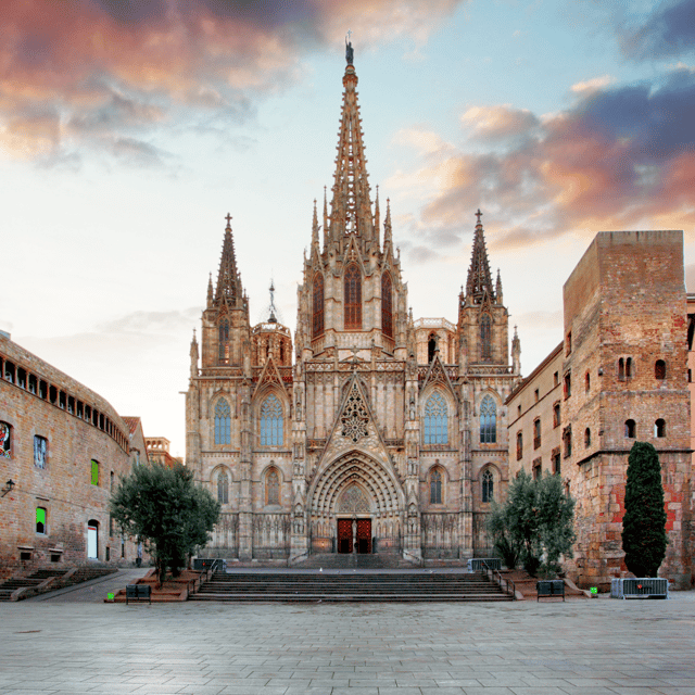 Barcelona: Walking Tour of the Gothic Quarter and Boat Ride - Tour Highlights