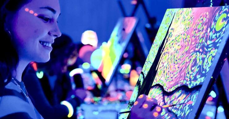 Barcelona: Wine Gogh Glow Academy Paint and Sip Class - Good To Know