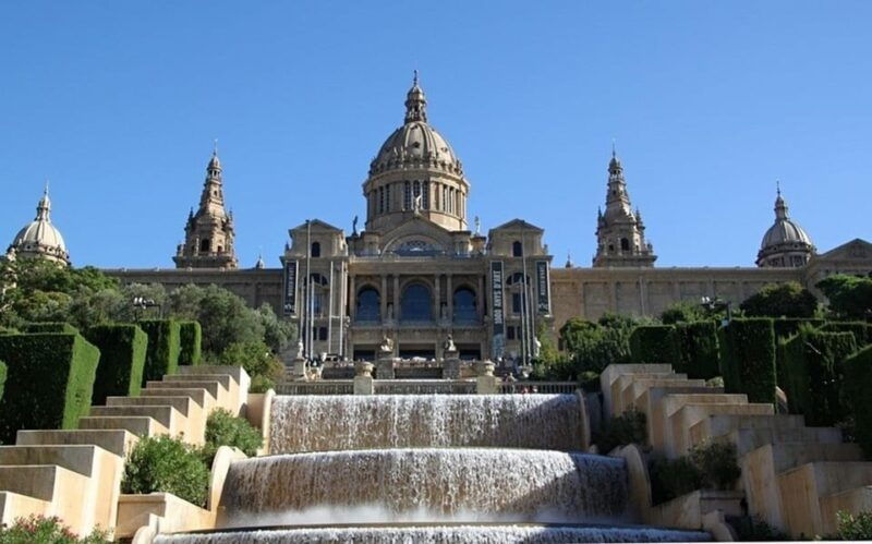 Barcelona:Private 2-Hour Best of Barcelona Tour With a Local - Itinerary Highlights