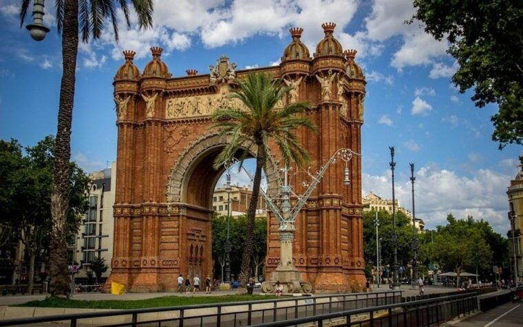 Barcelona:Private 2-Hour Best of Barcelona Tour With a Local - Important Information