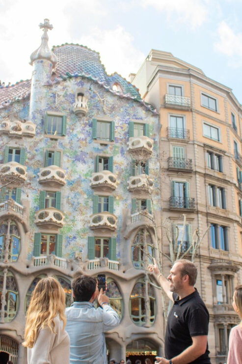 Barcelona'S Contrasts: the History Through Its Neighborhoods - Good To Know